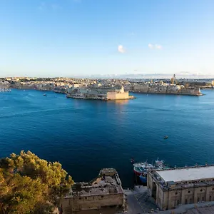 Large 3 Bedroom Apartament Valletta
