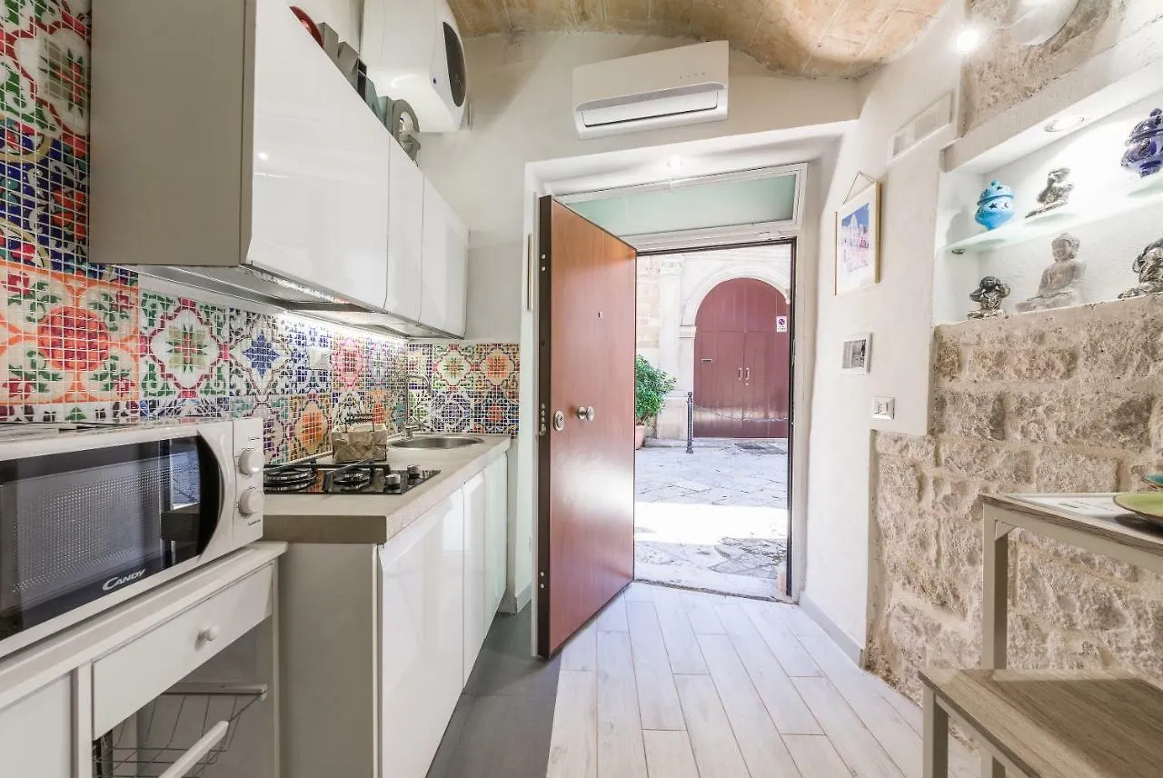 San Nicola Old Town Apartment Casatuabari